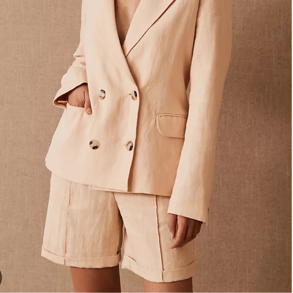 St. Cloud Vera Linen Shorts in Peach